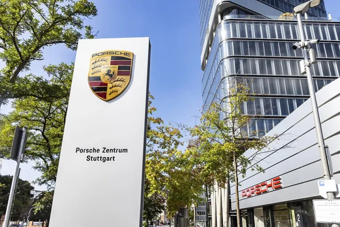 Framed Print : Porsche Centre Autohaus am Pragsattel