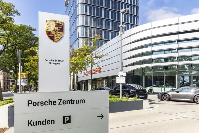 Framed Print : Porsche Centre Autohaus am Pragsattel