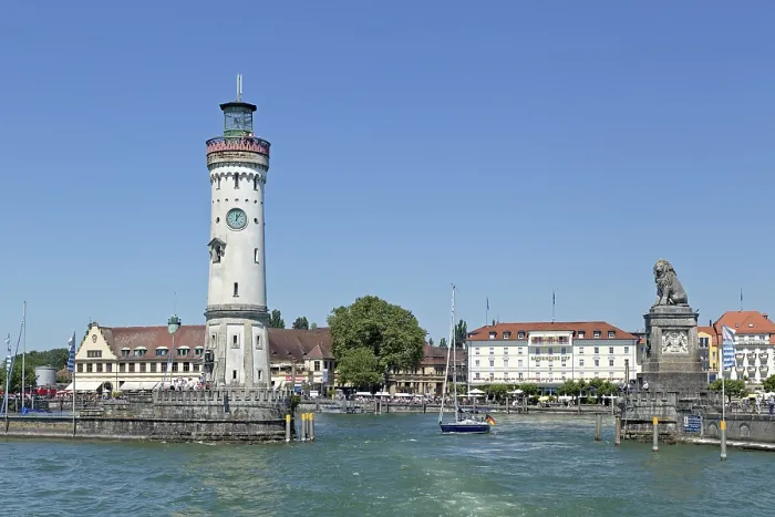 Framed Print : Port entrance with lighthouse, Lindau