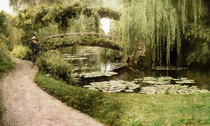 Framed Print : Portrait of Claude Monet, garden at Giverny Framed Print : Portrait of Claude Monet, garden at Giverny