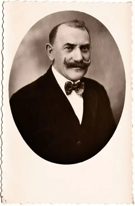 Framed Print : Portrait of a man, historical photograph Framed Print : Portrait of a man, historical photograph