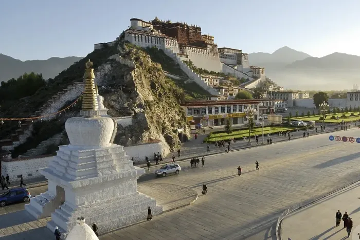 Framed Print : Potala Palace in the morning sun Framed Print : Potala Palace in the morning sun