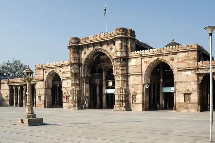 Framed Print : Prayer room facing the courtyard of jami masjid