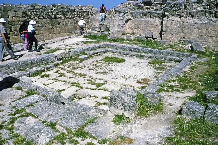 Framed Print : Prehistoric archaeological site in Ugarit, Syria, 1998 Diplomatic hall with pool, Asia