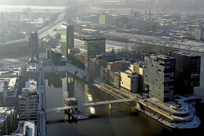 Framed Print : It is a prime example of professional urban development: Dusseldorf's media harbour