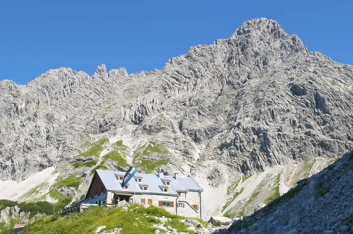 Framed Print : Prinz-Luitpold-House below the Hochvogel massif