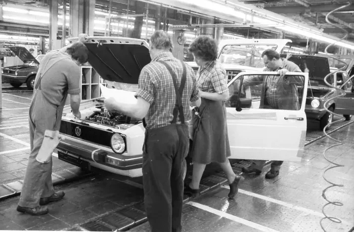 Framed Print : Production of the Golf at the VW plant on 10 Framed Print : Production of the Golf at the VW plant on 10