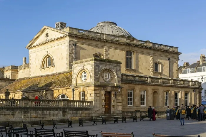 Framed Print : Pump Rooms and Roman baths from Abbey churchyard Framed Print : Pump Rooms and Roman baths from Abbey churchyard