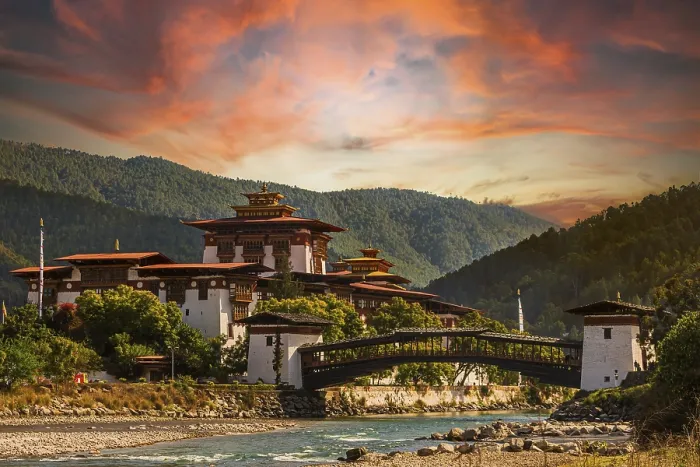 Framed Print : Punakha Dzong at sunset with the Mo Chhu river in Bhutan Framed Print : Punakha Dzong at sunset with the Mo Chhu river in Bhutan