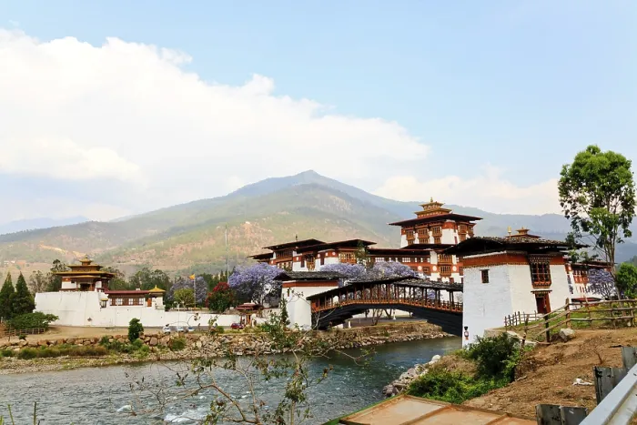 Framed Print : Punakha dzong with wooden cantilever bridge