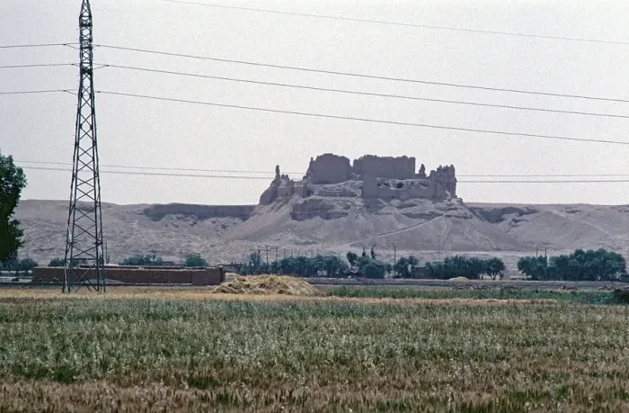 Framed Print : Qalʿat ar-Rahba Castle, Arab castle on the edge of the Euphrates Valley, al-Mayadin, Syria, May 1987, vintage, retro, old, historical, Asia