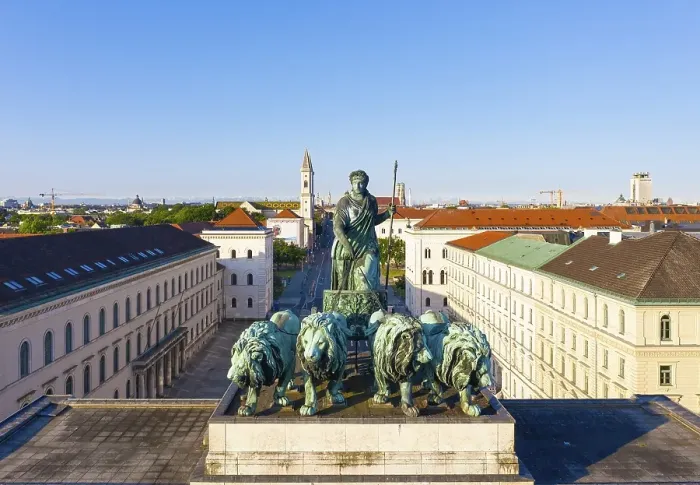 Framed Print : Quadriga on the Siegestor, Bavaria with four lions Framed Print : Quadriga on the Siegestor, Bavaria with four lions