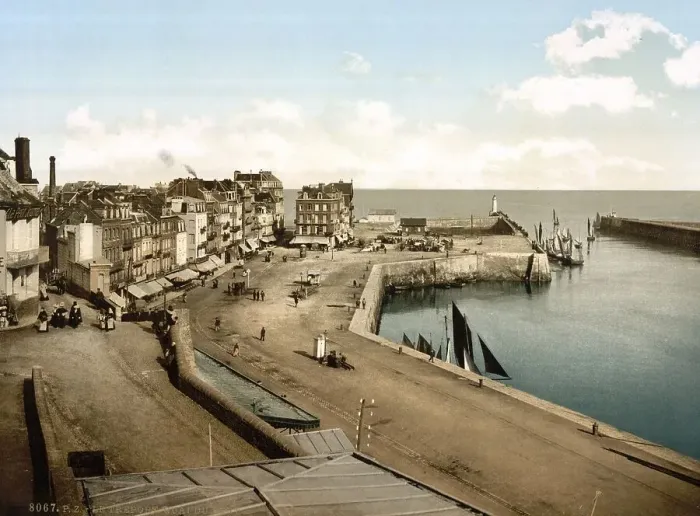 Framed Print : The quay at the harbour, Treport