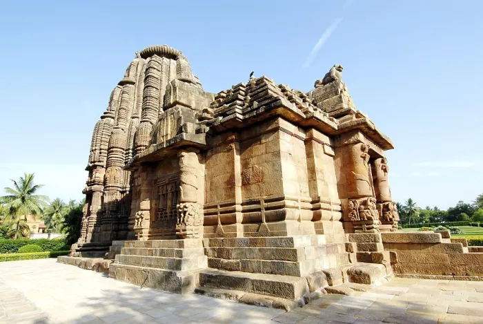 Framed Print : Raja Rani temple of red-gold sandstone