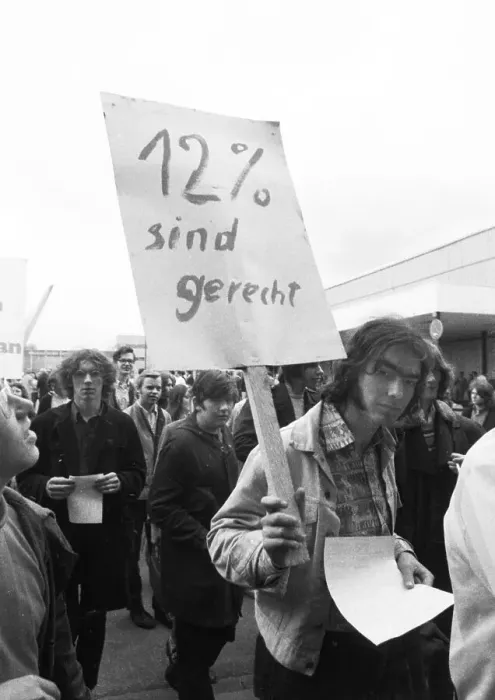 Framed Print : Rally of the Chemical, Paper and Ceramics Workers Union in the collective bargaining dispute on 16