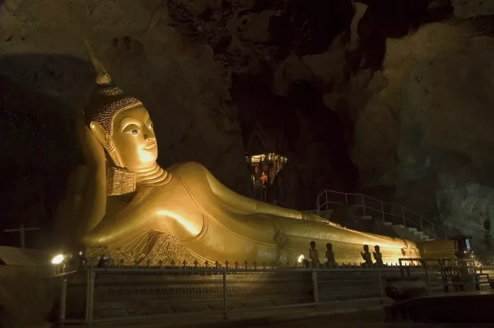 Framed Print : Reclining Buddha (46metres), Suwan Khuha temple