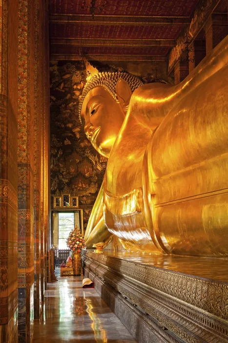 Framed Print : Reclining Buddha gold statue. Wat Pho
