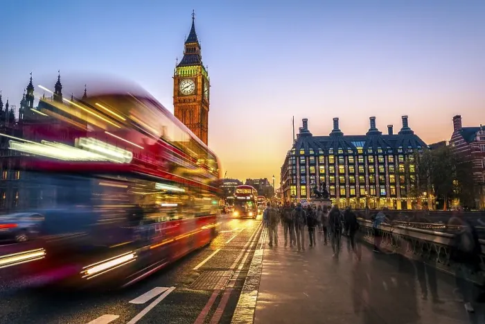 Framed Print : Red double decker bus in front of Big Ben
