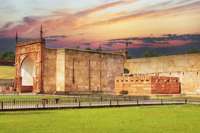 Framed Print : Red Fort, Mughal fort in Old Delhi