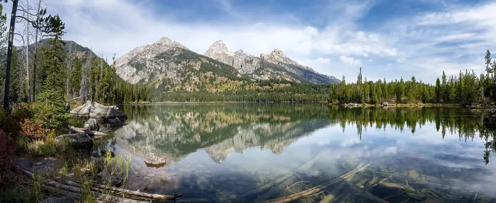 Framed Print : Reflection in Taggart Lake, view of the Teton Range Framed Print : Reflection in Taggart Lake, view of the Teton Range