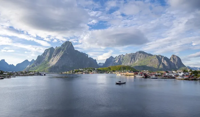 Framed Print : Reine, Reinefjord with mountains