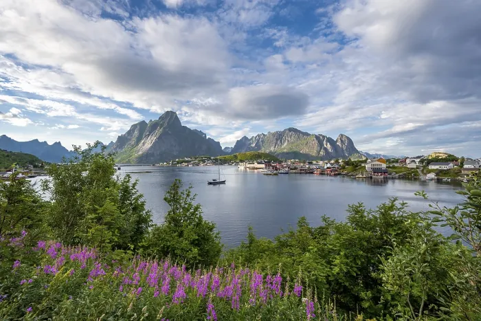 Framed Print : Reine, Reinefjord with mountains