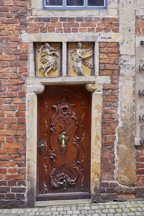 Framed Print : Relief in the lintel and old wooden door of a house in Boettcherstrasse in Bremen