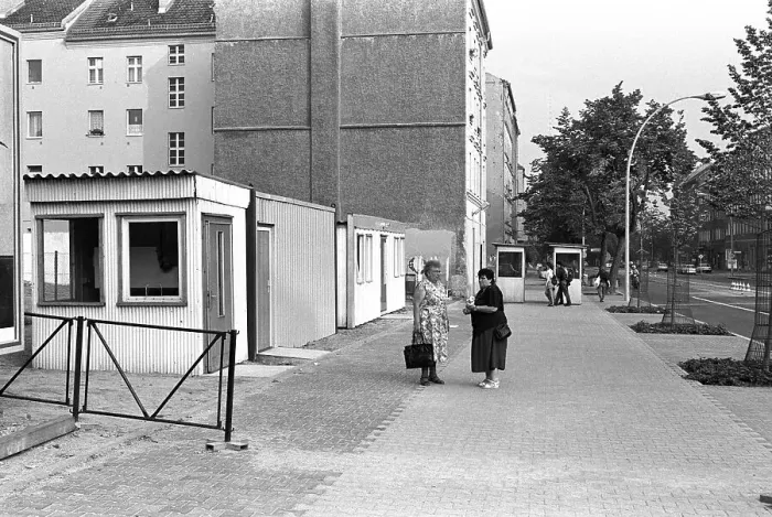 Framed Print : Remains of the Berlin Wall at the Brunnenstrasse road in Mitte