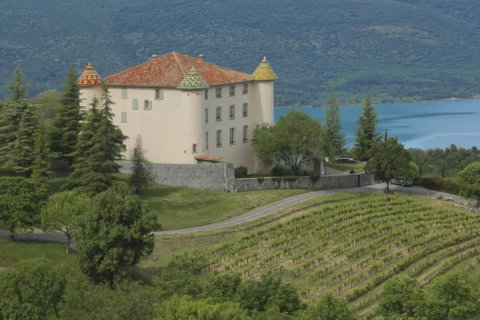 Framed Print : Renaissance castle with vineyards Framed Print : Renaissance castle with vineyards