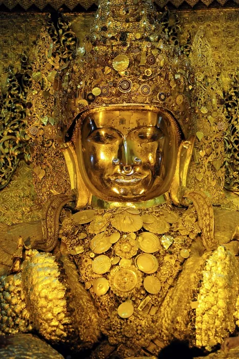 Framed Print : The most revered golden Mahamuni Buddha in Mandalay Framed Print : The most revered golden Mahamuni Buddha in Mandalay