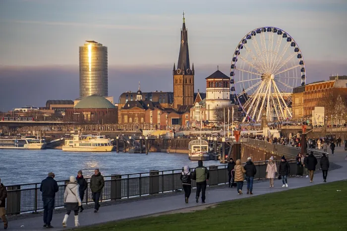 Framed Print : Rhine promenade in Dusseldorf