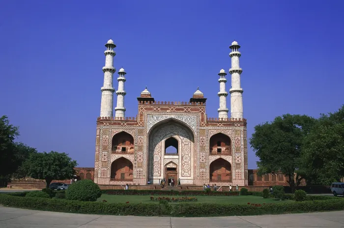 Framed Print : Richly decorated entrance building of Akbar's tomb Framed Print : Richly decorated entrance building of Akbar's tomb