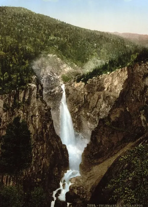 Framed Print : Rjukanfos, 105 m high waterfall Rjukanfossen