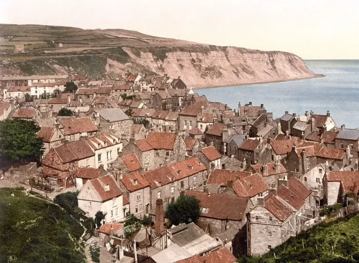 Framed Print : Robin Hood Bay. Whitby, a small town in the English Unitary Authority of North Yorkshire