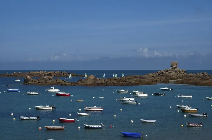 Framed Print : Rock formation Le De, cube, boats in the port of Tregastel