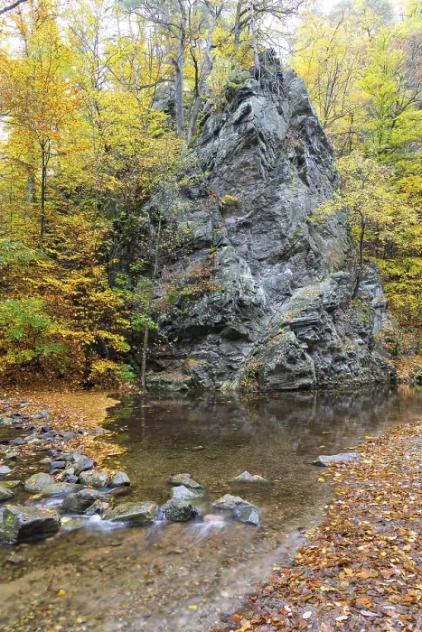 Framed Print : Rocks on the banks of the Rote Weisseritz in Rabenauer Grund in autumn