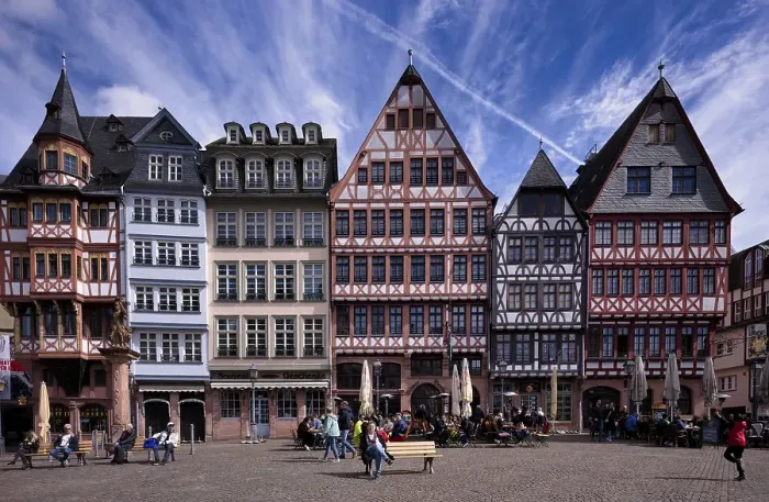 Framed Print : Roemerberg, lively, Ostzeile, half-timbered houses Framed Print : Roemerberg, lively, Ostzeile, half-timbered houses