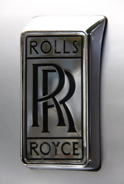 Framed Print : Rolls Royce logo on a classic car bonnet Framed Print : Rolls Royce logo on a classic car bonnet