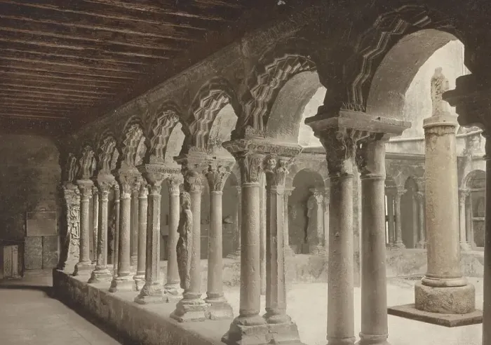 Framed Print : Romanesque cloister of the 12th century Framed Print : Romanesque cloister of the 12th century