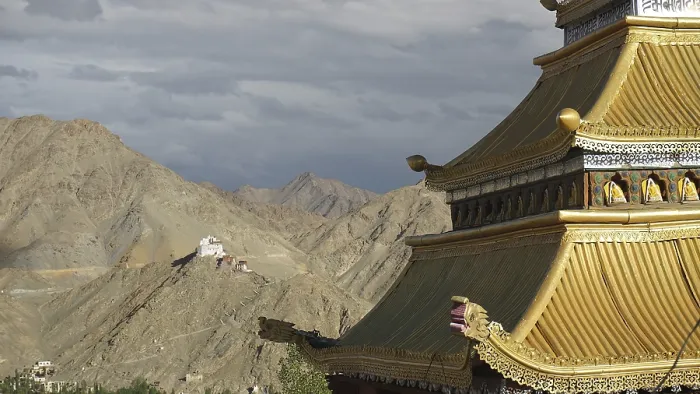 Framed Print : Roof of a Tibetan Buddhist temple with mountain backdrop and dramatic sky Framed Print : Roof of a Tibetan Buddhist temple with mountain backdrop and dramatic sky