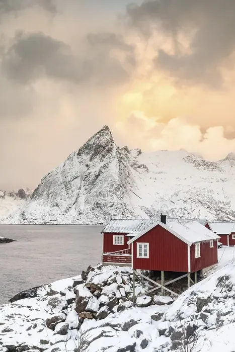 Framed Print : Rorbuer fishermen's cabins by the snowy fjord Framed Print : Rorbuer fishermen's cabins by the snowy fjord