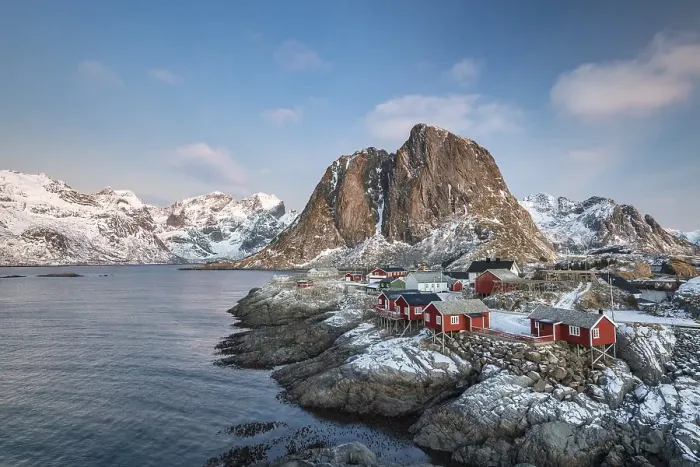 Framed Print : Rorbuer fishing huts in front of snow-covered mountains in winter
