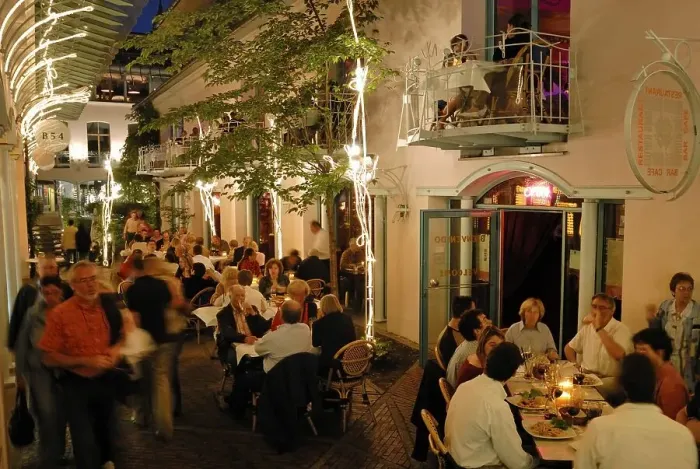 Framed Print : Rosenhoefe, Restaurant Kula Karma