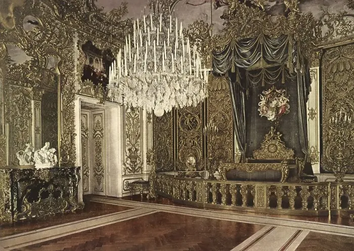 Framed Print : Royal Bedroom in Linderhof Castle in Bavaria Framed Print : Royal Bedroom in Linderhof Castle in Bavaria