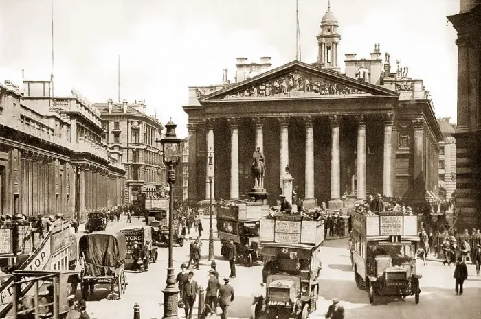 Framed Print : The Royal Exchange and the Bank of England Framed Print : The Royal Exchange and the Bank of England