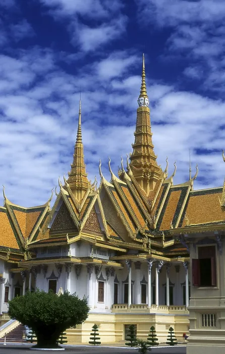 Framed Print : The Royal Palace (Preah Barum Reacha Veang Nei Preah Reacheanachak Kampuchea) and Silver Pagoda