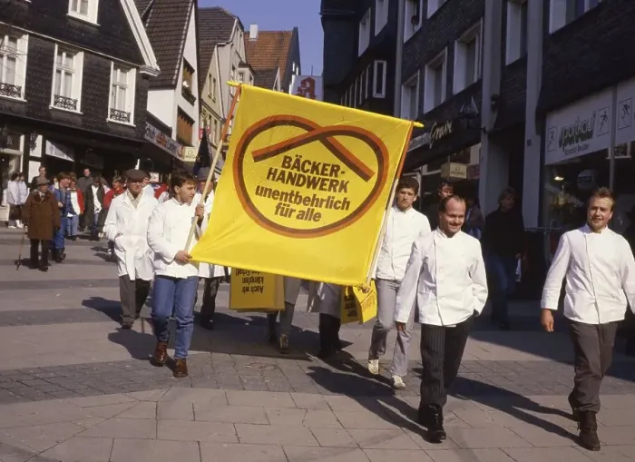 Framed Print : Ruhr area. Journeymen bakers and master craftsmen demonstrate for the preservation of the craft Framed Print : Ruhr area. Journeymen bakers and master craftsmen demonstrate for the preservation of the craft