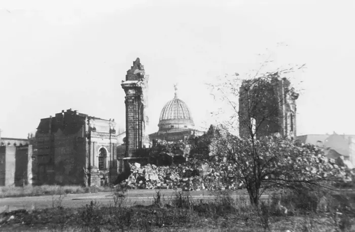 Framed Print : Ruin of the Dresden Church of Our Lady