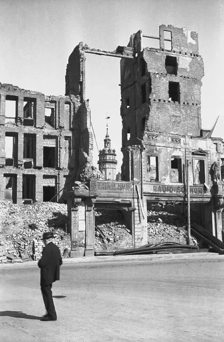 Framed Print : Ruin of Kochs Hof, in the background the tower of the Nikolaikirche Framed Print : Ruin of Kochs Hof, in the background the tower of the Nikolaikirche