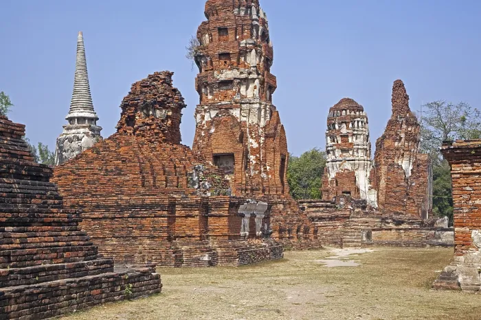 Framed Print : Ruined Buddhist stupas at Wat Mahathat in the Ayutthaya Historical Park